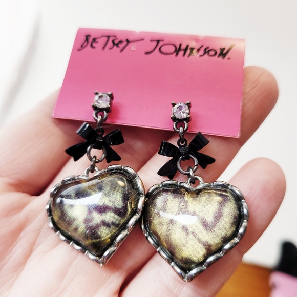 Betsey Johnson Hearts and Bows Earrings - Picture 5 of 5